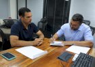 Governador Wilson Lima anuncia pavimentação da estrada de acesso ao porto de Fonte Boa e revitalização de estádio em Japurá