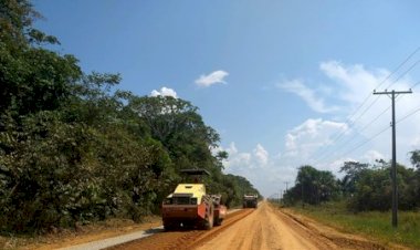 BR-319/AM: rodovia recebe serviços de manutenção visando boa trafegabilidade