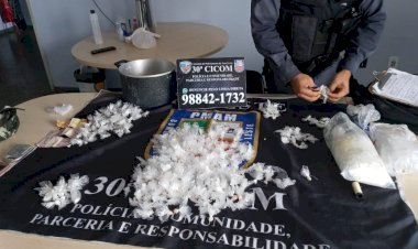 Polícia prende jovens na invasão Coliseu com mais de 300 trouxinhas de drogas