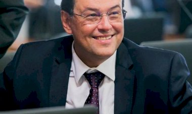 Eduardo Braga entrega relatório de indicação de Kassio Nunes Marques ao STF