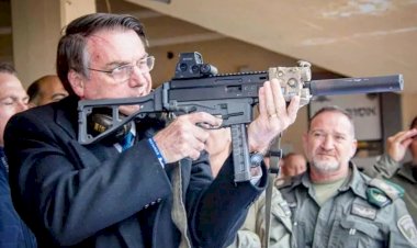 Bolsonaro zera imposto para revólveres e pistolas importadas