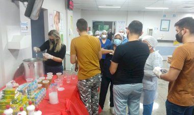 Juventude do MDB e grupo de amigos doam alimentação, água e álcool gel, na maternidade Ana Braga