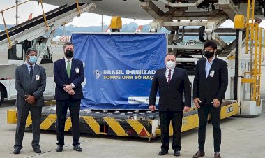 Vacinas da AstraZeneca chegam ao Brasil