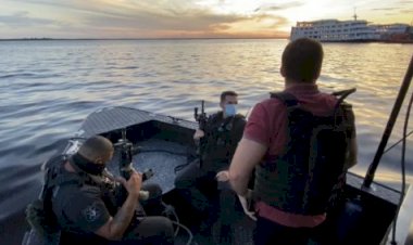 Polícia intercepta embarcações de luxo e interrompe 'rave' clandestina