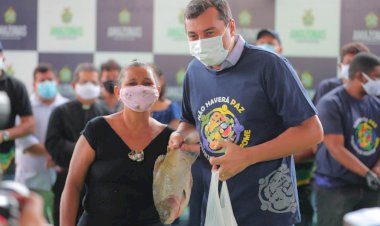 Wilson Lima entrega alimentos para 250 famílias no bairro Raiz