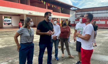 Boi Garantido recebe visita do presidente da Amazonastur