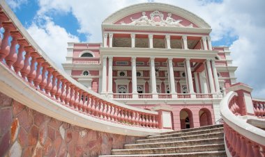 Casarão de Ideias busca preservar a memória do Teatro Amazonas por meio de doações que darão vida a plataforma digital