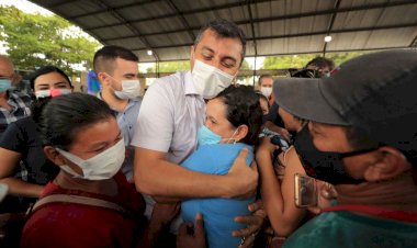 Wilson Lima inicia entrega de mais de 9 mil cartões do Auxílio Estadual em Manacapuru