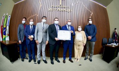 Deputado João Luiz participa de Sessão Especial da entrega de Título de Cidadão ao secretário Carlos Henrique Lima