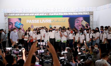 Lideranças estudantis comemoram passe livre no transporte coletivo em Manaus