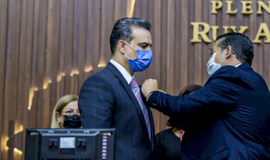 Deputado João Luiz entrega medalha Ruy Araújo ao Bispo Alessandro Paschoall