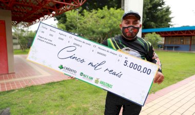 Mototaxistas recebem crédito de até R$ 5 mil por meio de programa de financiamento do Governo do Amazonas