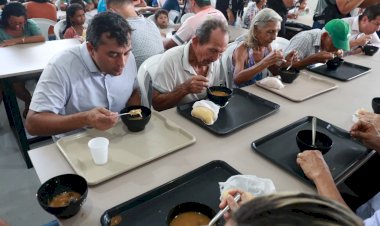 Em Rio Preto da Eva, Wilson Lima inaugura unidade do Prato Cheio no interior