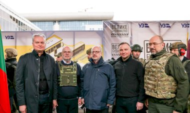 Presidentes da Polônia, Lituânia, Letônia e Estônia vão a Kiev