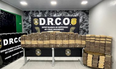 Dois homens são presos com 250 quilos de maconha em veículo