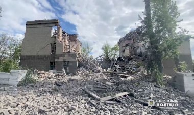 Cidade de Donbas é destruída por russos, anuncia Zelensky