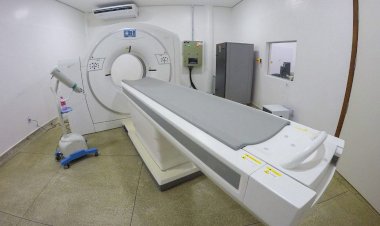 Tomógrafo de hospital em Humaitá começa a ser instalado, por meio de emenda impositiva de João Luiz e Felipe Souza