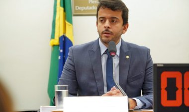 Comissão aprova projeto que estende ‘vale-gás’ a caminhoneiros, taxistas e agricultores familiares