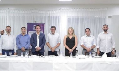 Wilson Lima firma compromisso com representantes de cartórios do AM