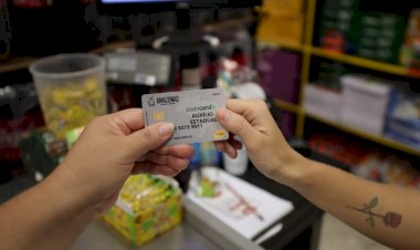 Wilson Lima antecipa pagamento de agosto aos beneficiários do Auxílio Estadual