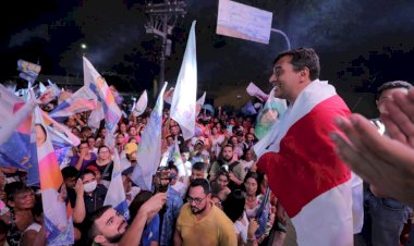 Ao reunir mais de 10 mil pessoas em Parintins, Wilson dá pontapé inicial da campanha para a reeleição no interior