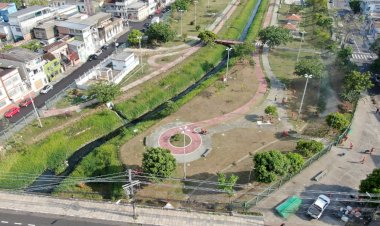 Prefeitura de Manaus realiza mutirão de limpeza na praça Desembargador Paulo Jacob, no Centro