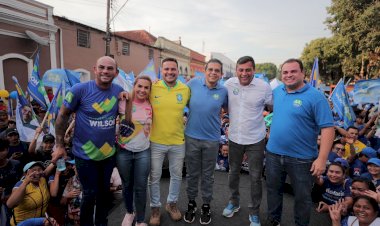 Obras da AM-010 avançam e adversários se calam, diz Wilson em comício em Itacoatiara