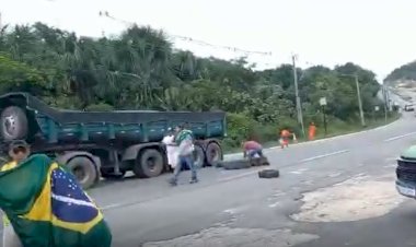 Caminhoneiros começam protesto na BR-174
