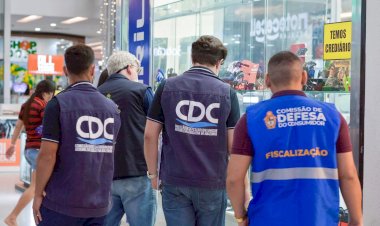 CDC/ALEAM, CMM e Procon-AM orientam lojistas em shopping da Zona Leste em relação a Black Friday 2022