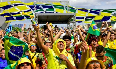 Torcedores amazonenses fazem a festa no segundo dia do Copa na Arena