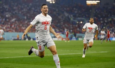 Em partida movimentada, Suíça supera Sérvia e avança na Copa