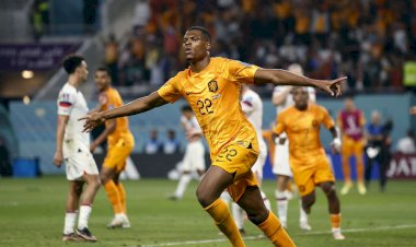 Holanda bate EUA e conquista primeira vaga nas quartas da Copa