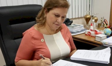 Yomara Lins protocola demandas de infraestrutura junto à Seminf