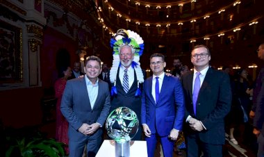 Amazônia recebe primeiro prêmio Nobel de sustentabilidade em solenidade no Teatro Amazonas