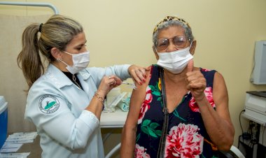 Vacinação contra Covid-19 está disponível em 74 unidades de saúde da prefeitura nesta semana