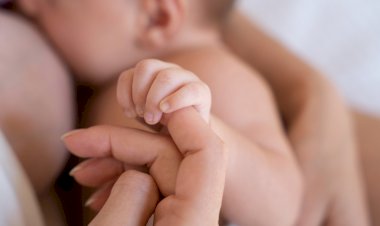 A amamentação beneficia a saúde da mãe e do bebê, afirma ginecologista do Hapvida