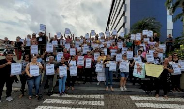 Professores fazem greve na Assembleia Legislativa