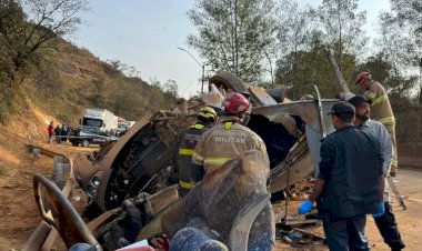 Ônibus com torcedores do Corinthians sofre acidente e deixa 7 mortos