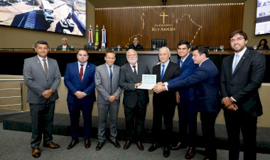 Adjuto Afonso protagoniza homenagem a Virrosas pelos 110 anos de contribuição na geração de emprego e renda no Amazonas