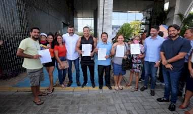 Wilson Lima reassenta mais 56 famílias das comunidades da Sharp e Manaus 2000 beneficiadas pelo Prosamin+