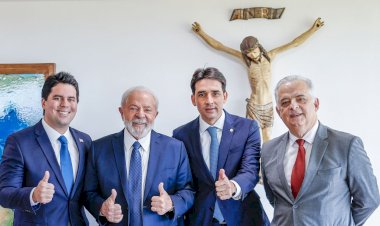 Lula dá posse a três ministros e cria ministério para pequena empresa