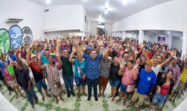 Carteiras do Seguro Defeso são entregues aos pescadores de Iranduba, por tratativa do deputado João Luiz com o Governo Federal