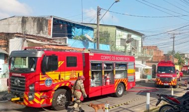 Corpo de Bombeiros impede propagação de incêndio em residência no bairro da Raiz