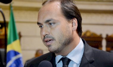 Carlos Bolsonaro é alvo da PF em operação sobre uso irregular da Abin