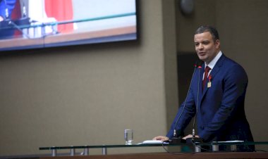 Diretor-presidente do Detran recebe Medalha Ruy Araújo pelos serviços prestados através do órgão