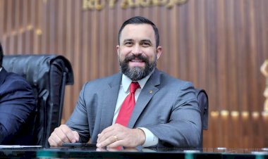 Projeto do deputado Dr. George Lins propõe desconto de 10% na compra de livros para estudantes do Amazonas