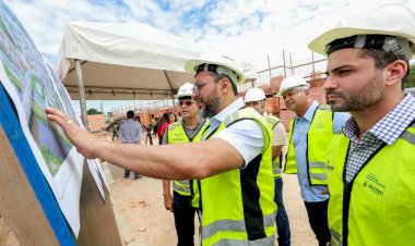 Wilson Lima vistoria obra do novo residencial do Prosamin+ e destaca trabalho por moradia digna