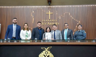 Delegada Débora Mafra é homenageada com Medalha Ruy Araújo, por iniciativa do deputado João Luiz