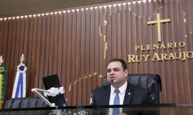 Proposta de Roberto Cidade que incentiva a iniciação à pesquisa científica entre os estudantes da rede pública estadual segue para sanção governamental