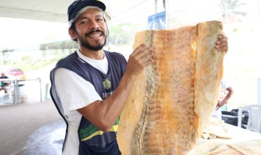 Governo do Amazonas comercializa mais de 100 toneladas de peixes na primeira edição especial do Feirão do Pescado em Manaus